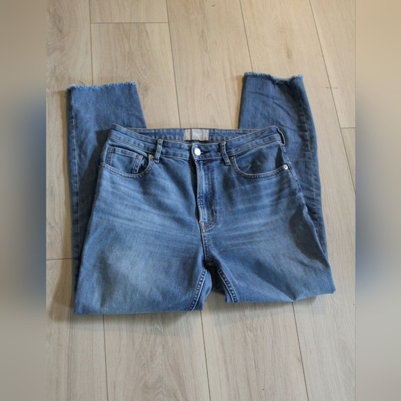 C - Everlane Cheeky Curvy Blue Jeans - Picture 3 of 9